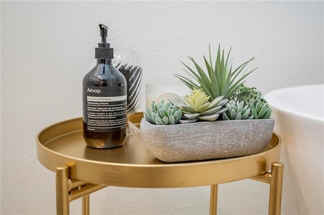 Building Photo - 1 Rader Ln