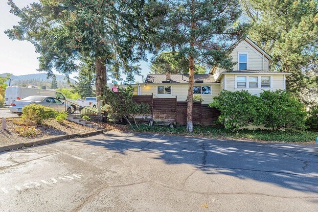 Building Photo - 508 N Main St