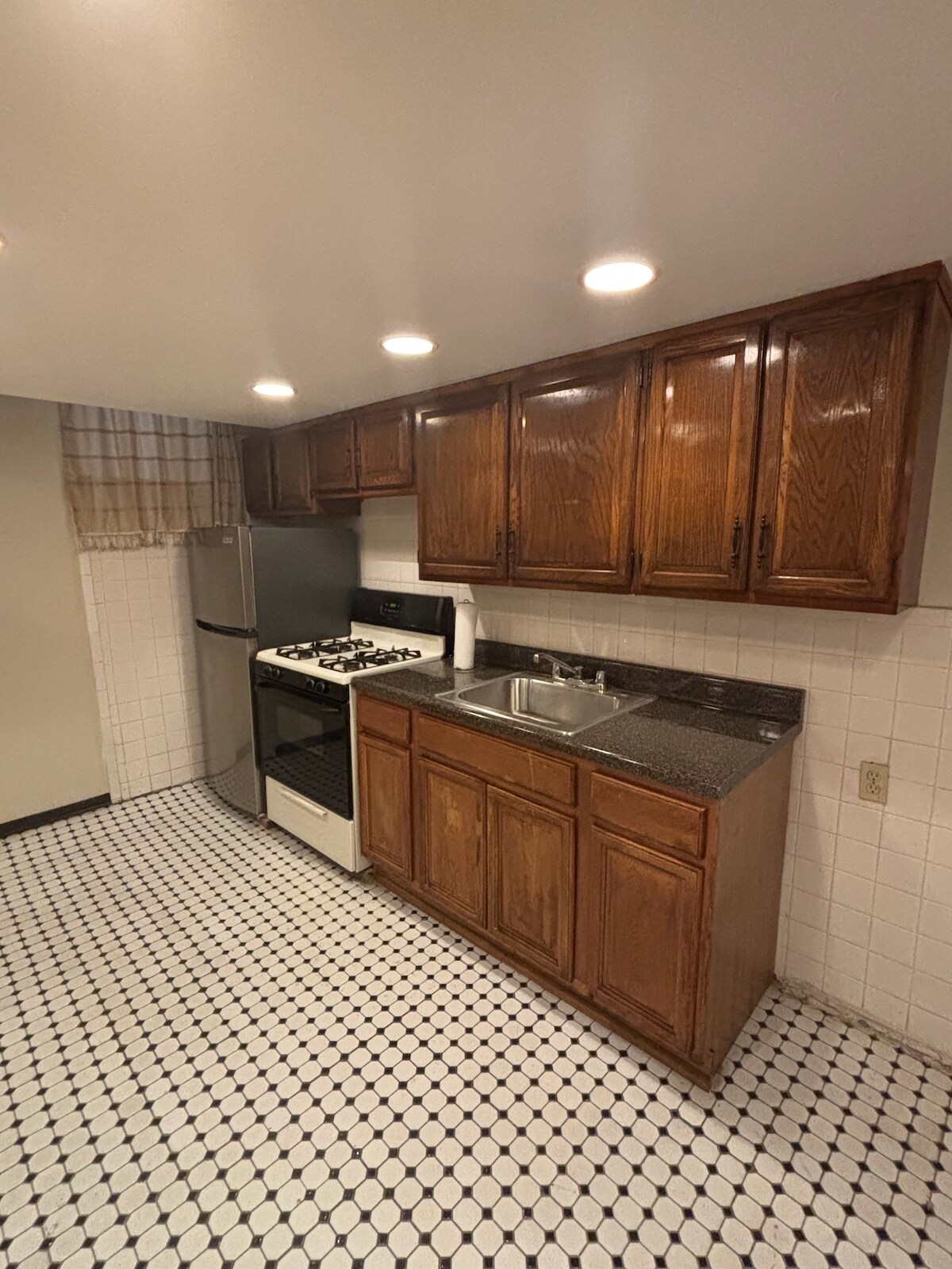 Kitchen - 1511 Teller Ave