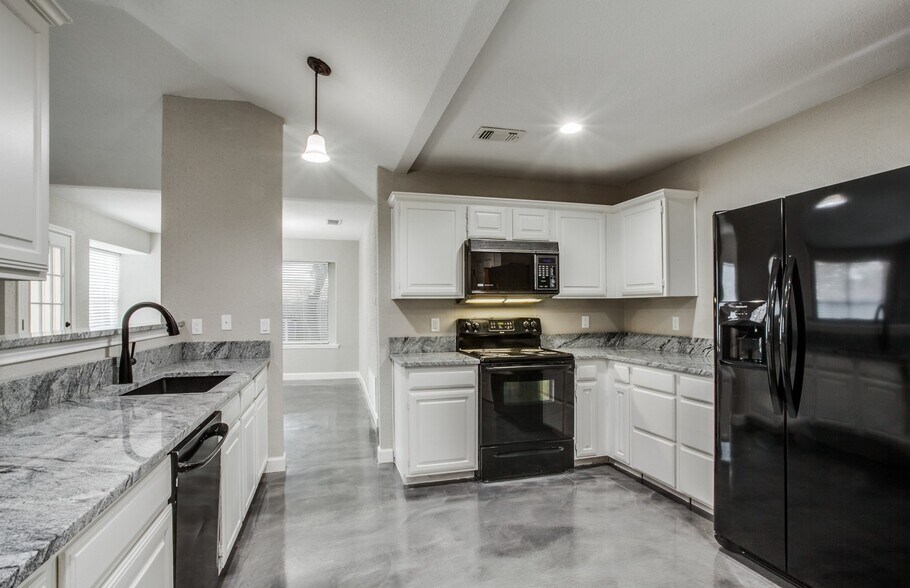 Building Photo - 6103 John Chapman