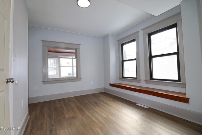 Building Photo - 442 Plymouth Ave