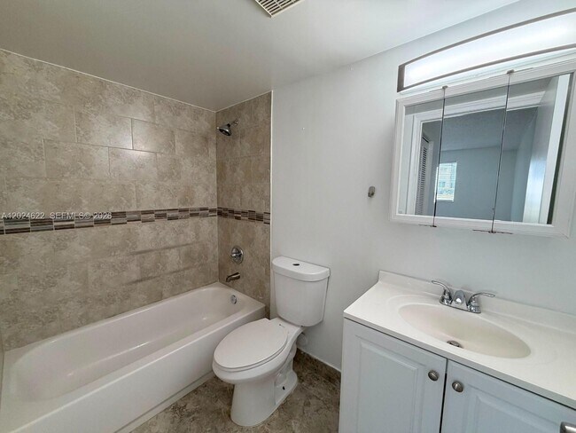 Building Photo - 6207 SW 131st Ct