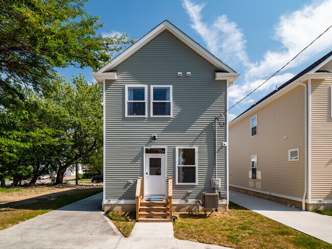 Building Photo - 2180 E 97th St