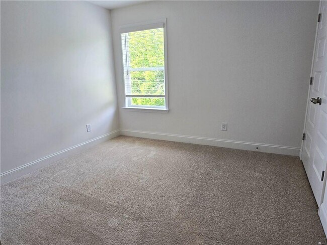 Building Photo - 7372 Rocklin Ln