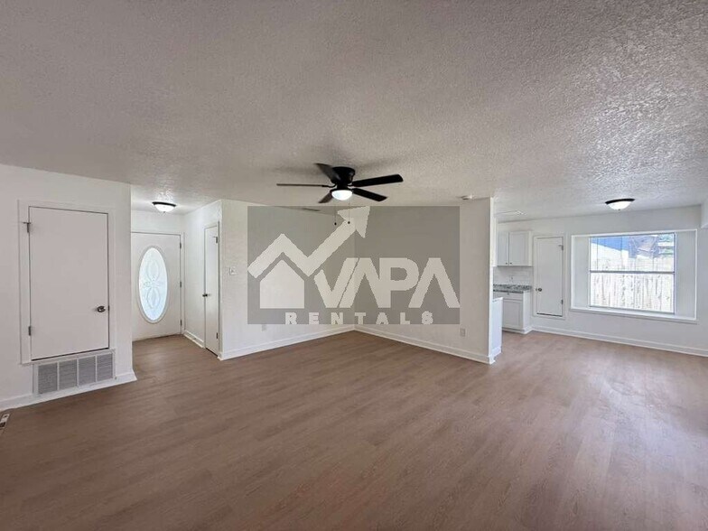 Building Photo - 9315 Cliff Way St