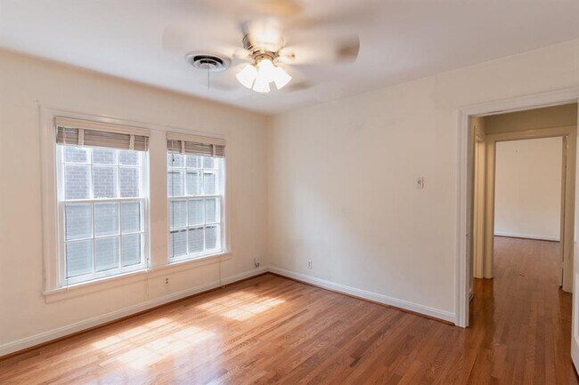 Building Photo - 915 E 38th St