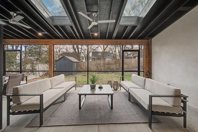 Building Photo - Stunning 5BR/3.5BA historic home located near Hillsboro Village!