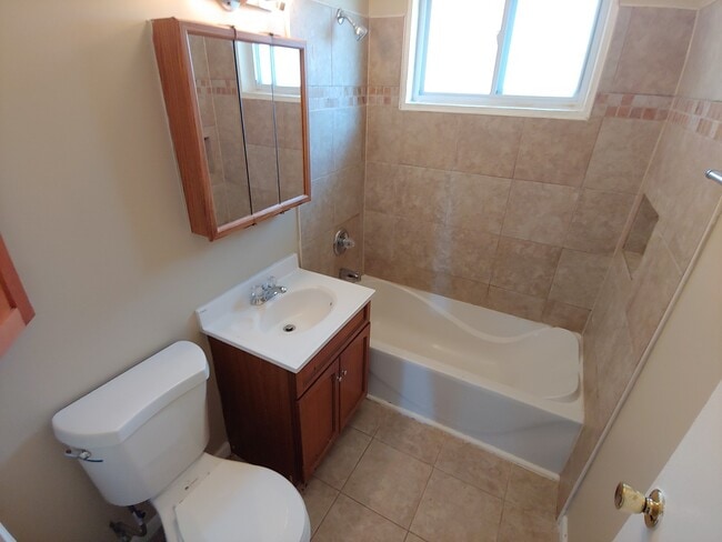 Building Photo - 211 Sauk Trail