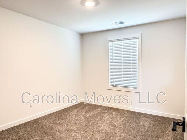 Building Photo - 1431 Darrowby Way