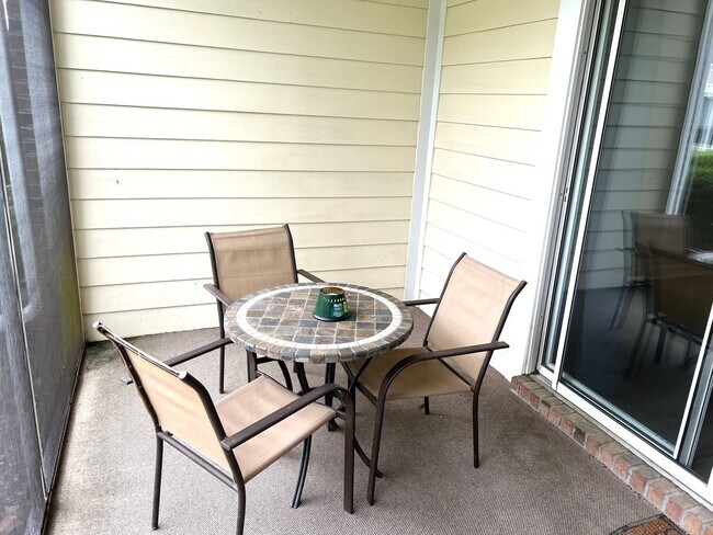 Building Photo - First Floor, 2 Bedroom, 2 Bath Condo with Screened Patio! Community Pool! Available Now!