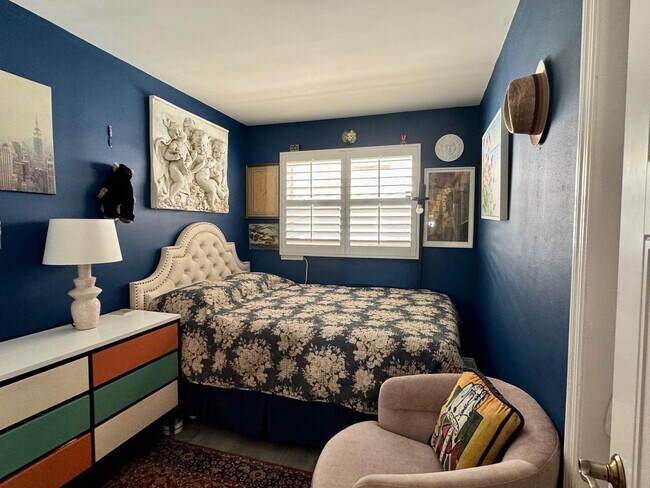 Building Photo - 3051 NE 47th Ct