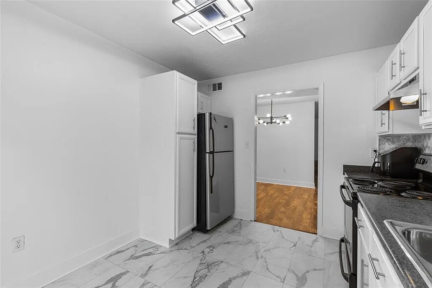 Kitchen - 507 NW 39th Rd