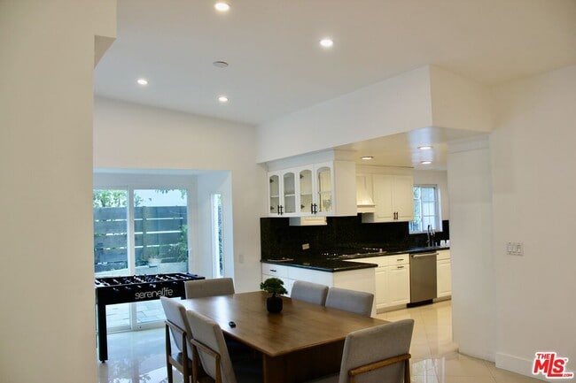 Building Photo - 1265 Bienveneda Ave