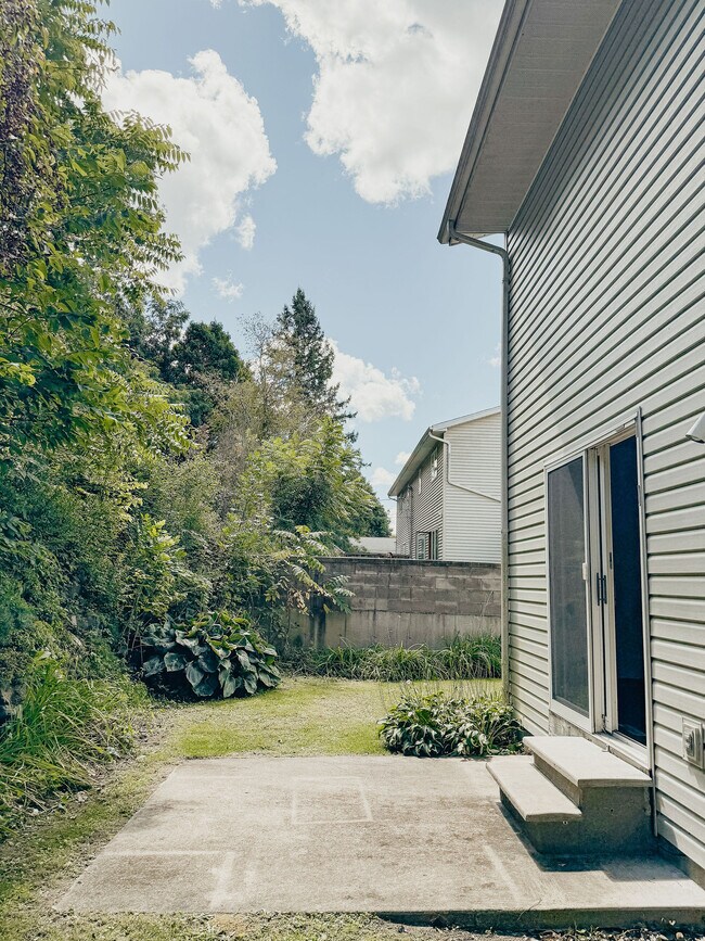 Building Photo - 3052 Acker St