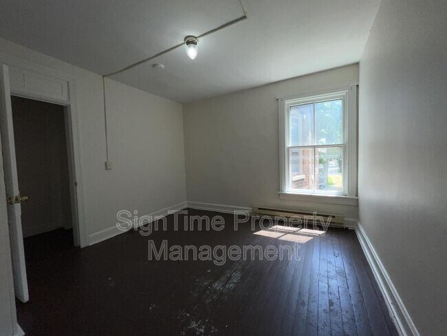 Building Photo - 111 E Washington St