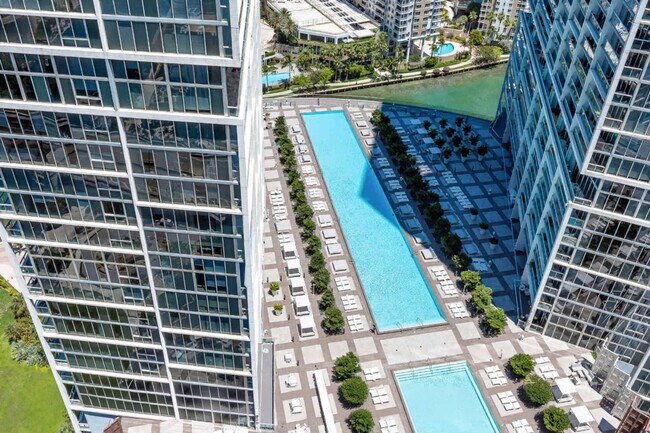 Building Photo - 485 Brickell Ave