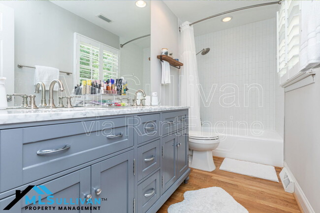 Building Photo - 4500 Lakemont Dr