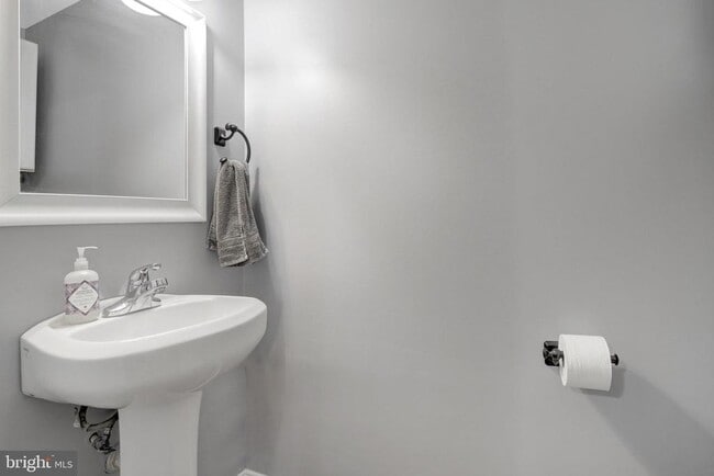 Building Photo - 3825 Watkins Mill Dr
