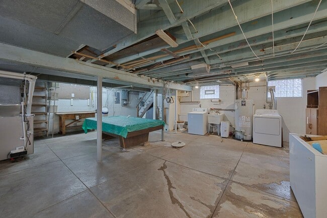 Building Photo - West Price Hill - Charming 3 bedroom 1 bath