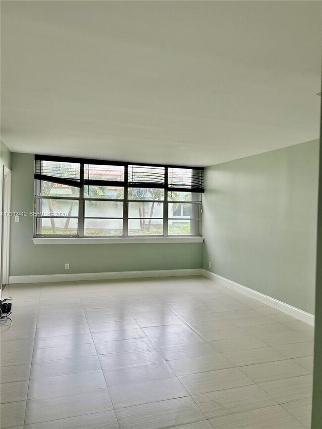 Building Photo - 2731 Taft St