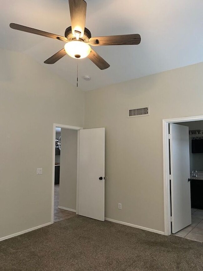Building Photo - $2,350 3 Bedroom Gilbert 85296 Home For Le...