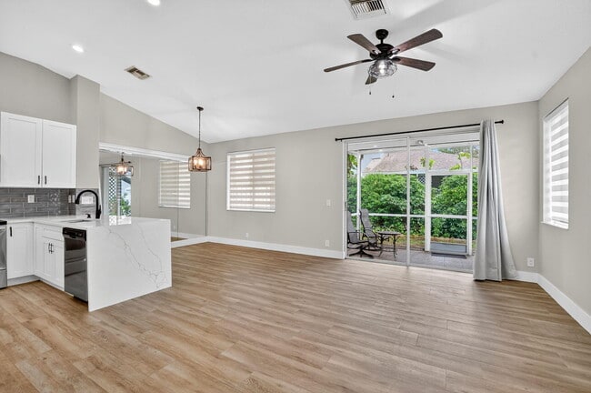 Building Photo - 851 NW 42nd Pl