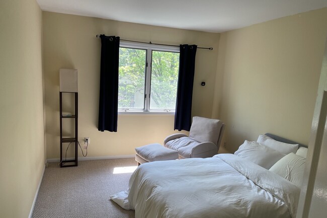 Furnished Bedroom - 18 Hanover Ct