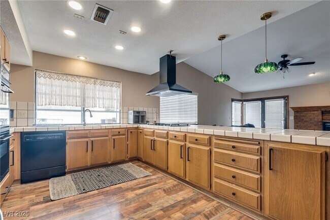 Building Photo - 5242 Dickens Dr