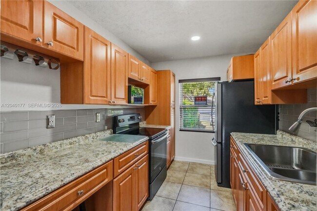 Building Photo - 5113 SW 138th Ave Cir