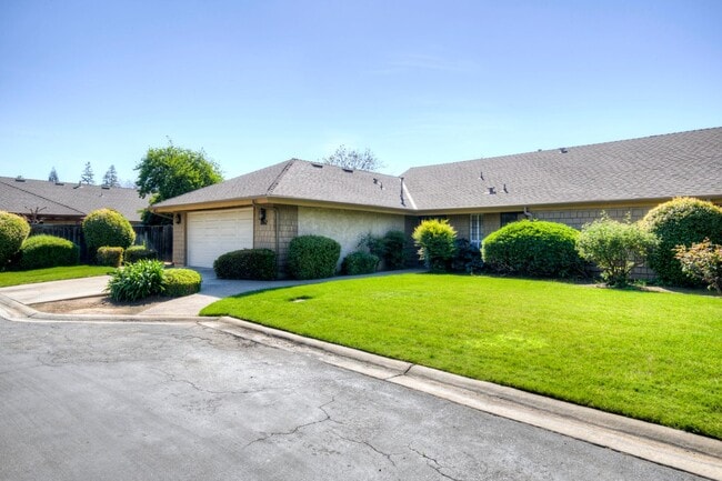 Building Photo - 1067 W Sierra Ave