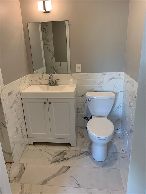 Building Photo - 8 Beethoven St