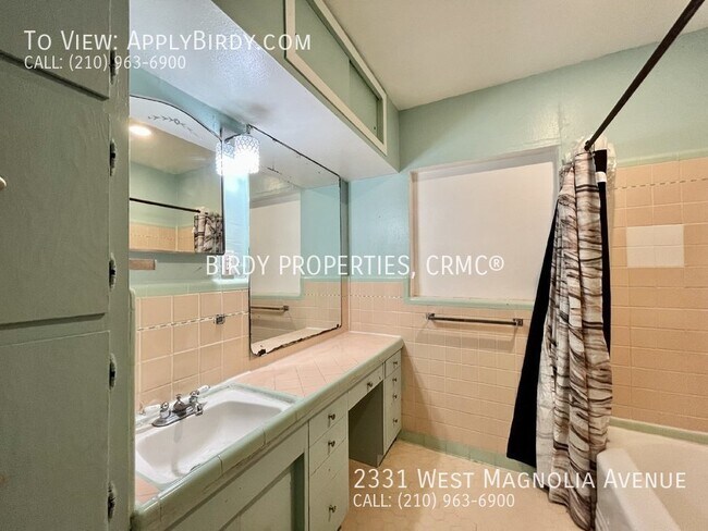 Building Photo - **3 Bed, 2 Bath Home with Detached Garage/...