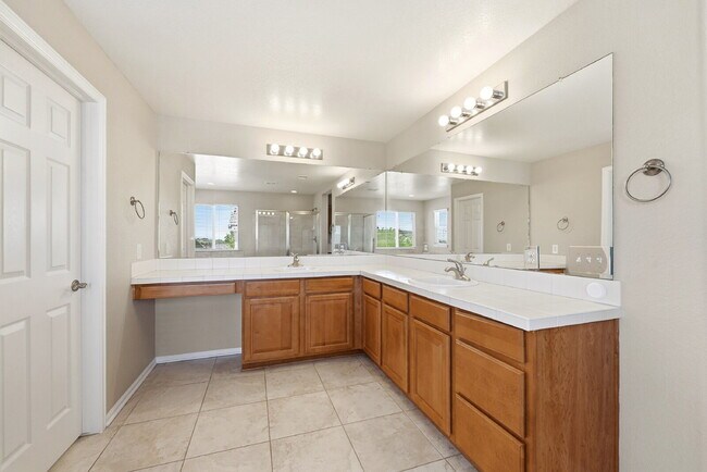 Building Photo - $3,340.95 with $300 off the first month's rent, 4 Beds - 4 Bath, Single Family Home in Trail Park...