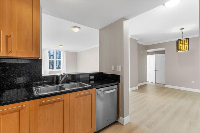 Building Photo - 511 SE 5 Ave