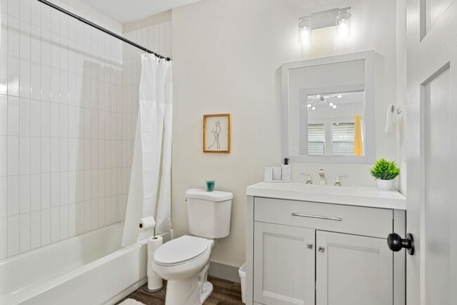 Building Photo - Beautiful renovated home!