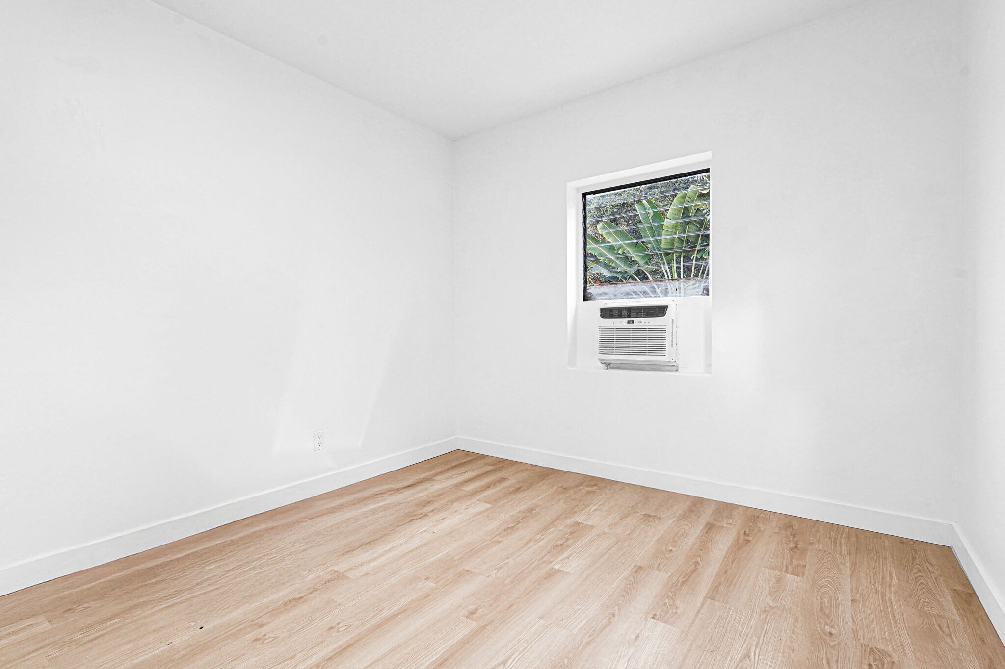 Building Photo - 749 NE 122nd St