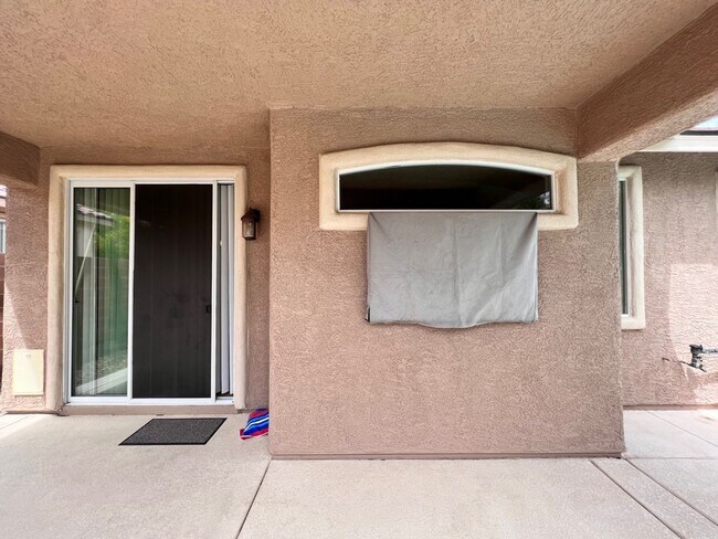 Building Photo - Gorgeous 1 story single home, 3 beds, 2 ba...