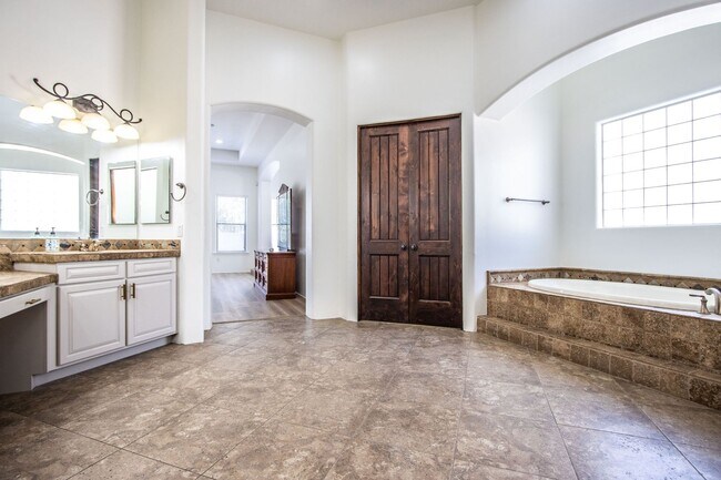 Building Photo - Oh Wow!! Beautiful 5BR/3.5BA Custom Home w...