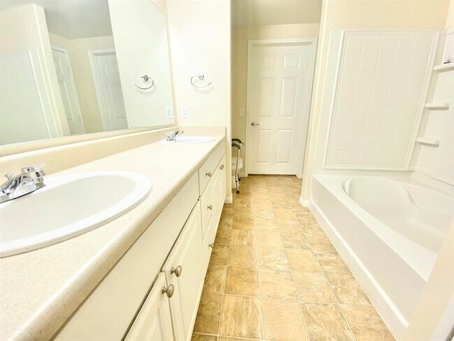 Building Photo - COZY ONE BEDROOM CONDO IN GUARD GATED COMM...