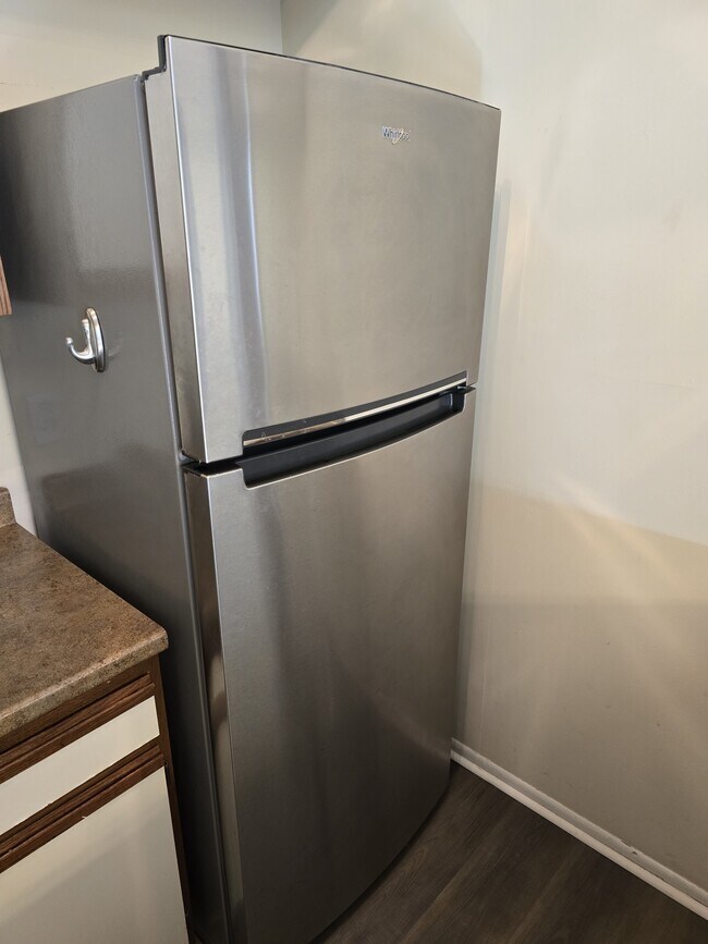 Building Photo - 5649 Summit Arch