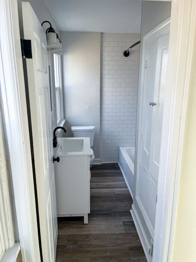 Building Photo - Beautifully Updated Columbus Home with Fir...