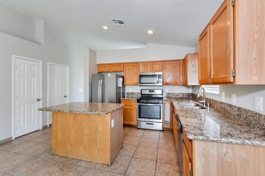 Building Photo - 2401 Cypress Island Ct