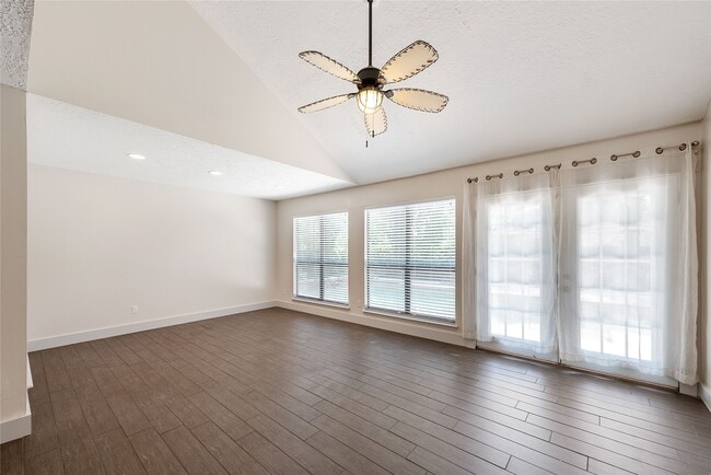 Building Photo - 2824 S Logrun Cir