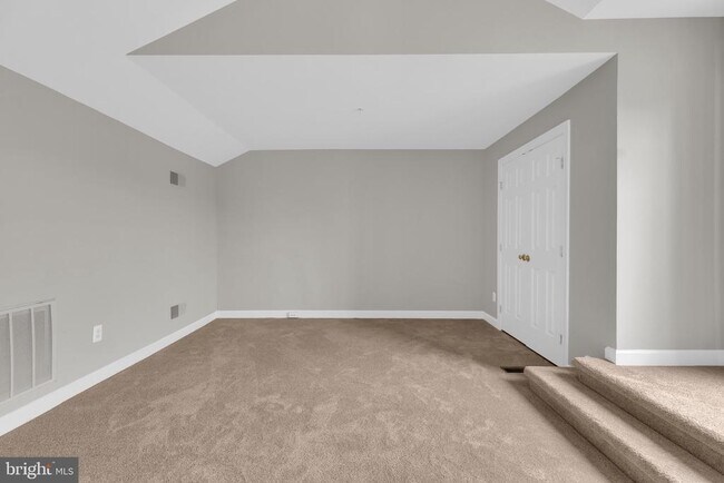 Building Photo - 1814 Fallbrook Ln