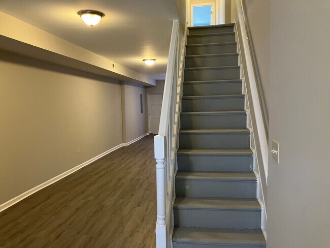 Building Photo - Spacious 3 Bedroom Home Near Johns Hopkins