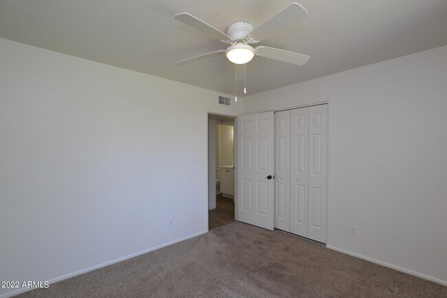 Building Photo - 2206 W Silvergate Dr