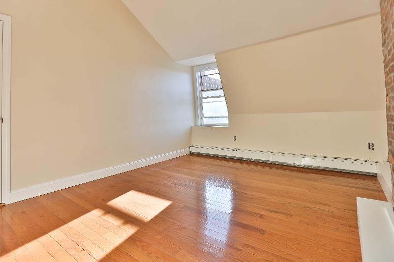 Building Photo - 82 Bremen St