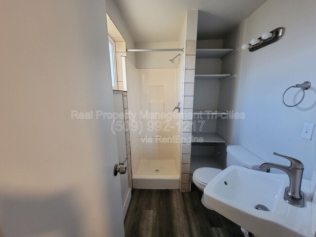 Building Photo - 124 W Shoshone St