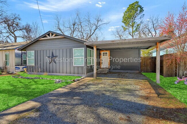 Building Photo - 204 N Holly Ave