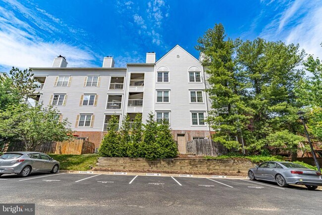 Building Photo - 273 S Pickett St